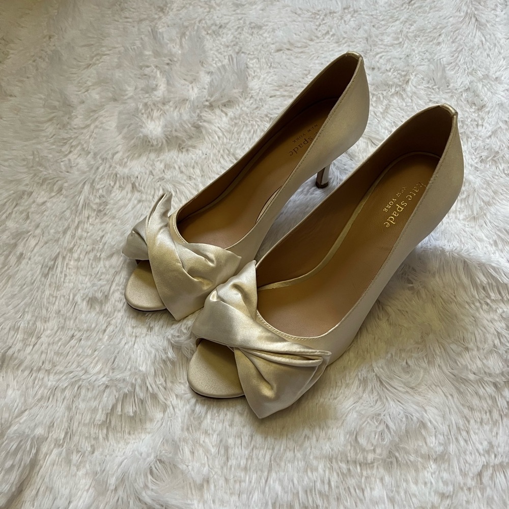 Kate Spade Satin Cream Bow Heels - Picture 8 of 14